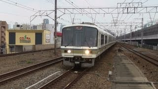 221系と223系の連結快速電車　塚本駅を通過