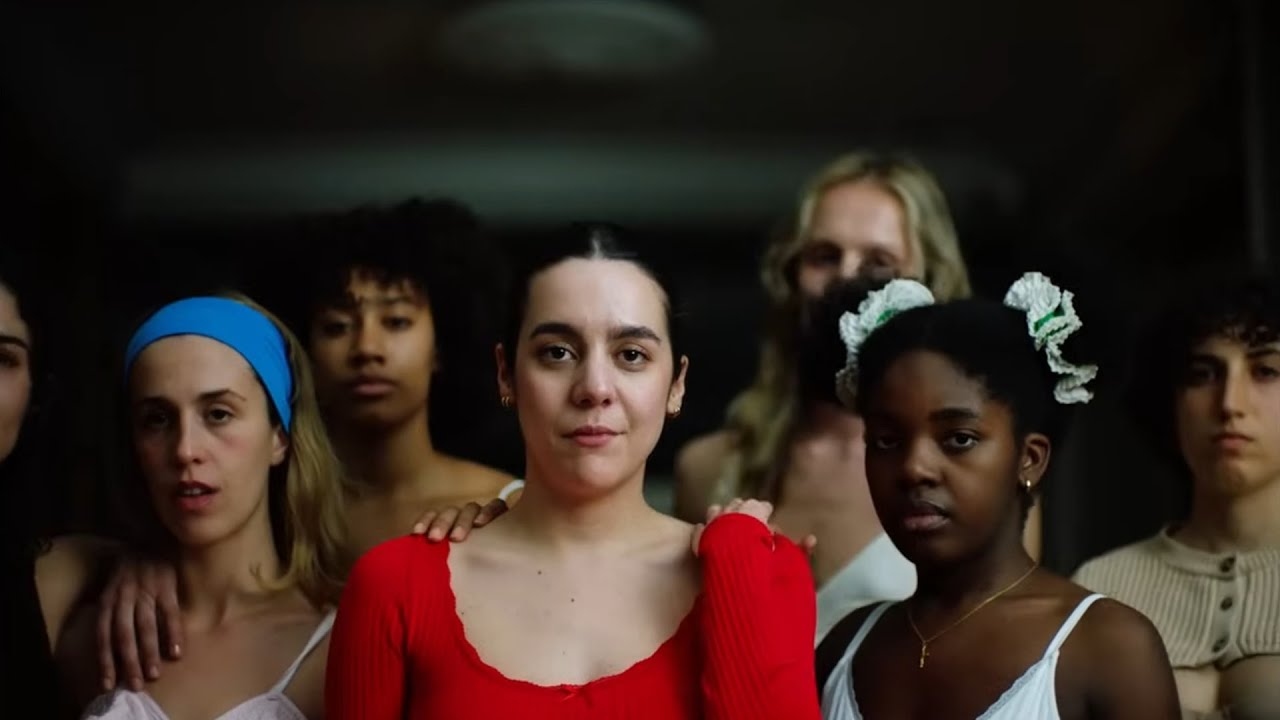 Valeria Castro Tiene Que Ser Más Fácil Videoclip Oficial Youtube