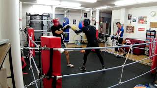 20代男性(赤ヘッドギア) VS 40歳トレーナー(黒ヘッドギア)スパーリング！！