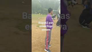 kelakuan bapak2 saat emak2 senam