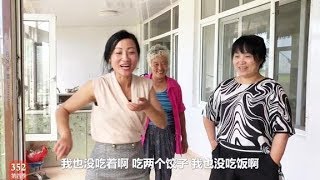 农民王小：老妹回来姐俩竟互相不服？厨房顿时热闹，老爸蒙圈了