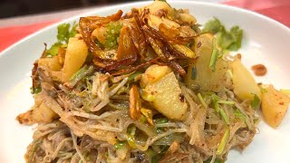 ပဲပင်ပေါက်ဖေါက်၍ သုပ်သည်  Making bean sprouts and Salad