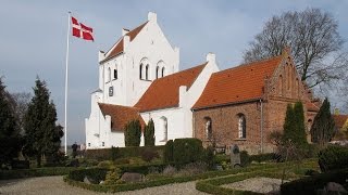 Ramløse Kirke ringer til gudstjeneste Påskedag