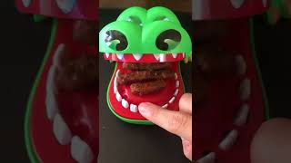 Alligator eat a poo? #shortvideo #asmr #shortsfeed #satisfying #मल #tinja