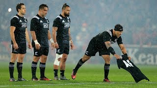 Maori All Blacks pay tribute to Anthony Foley during Haka