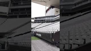 Tocando o gramado da arena Corinthians