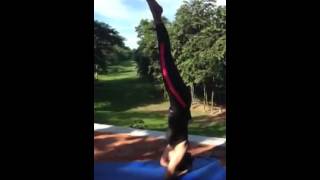 ท่าศรีษะอาสนะ (Sirsha-asana) The Head Stand