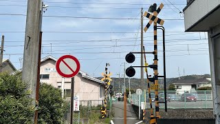 伊豆箱根鉄道駿豆線　警報灯が飛び出しているミニ踏切