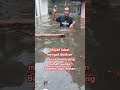 Banjir bandang akibat derasnya arus sungai yg meluap