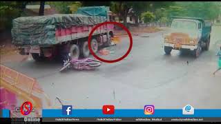 LIVE CCTV footage: Bike skid off just front of lorry in Kumta