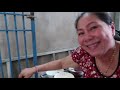 vlog ăn vặt 5 ll ngân cùng mẹ chồng làm sa tế ớt siêu cay.