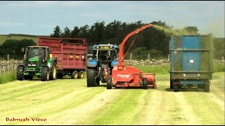 Silaging with a Drag-Chopper - Kverneland and New Holland TM135