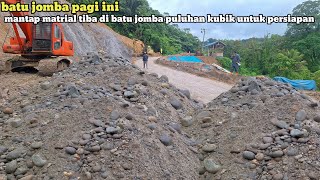 batu jomba pagi ini!mantap matrial tiba di batu jomba puluhan kubik untuk persiapan