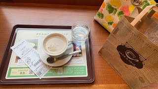 カフェ・ド・クリエ丸の内ＭＹＰＬＡＺＡ店でロイヤルミルクティーを注文し、至福の時を過ごす。