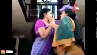 ▶ Asha Sarath first time clear navel show (rare)