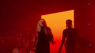 Sabrina Carpenter Hold Tight Ft Uhmeer Live In Philly