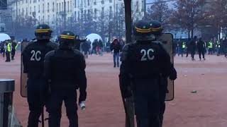 Lyon : la manifestation des gilets jaunes place Bellecour