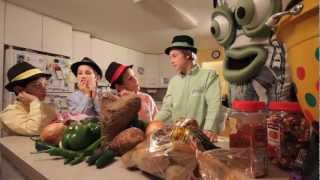 Shmorg 4: Oorah's Fiveish And Friends - Fiveish Get's Ready For Shabbos