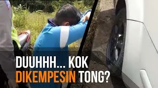 NGAKAK | Tak Mau di Tilang, Bocah Kempesin Ban Mobil Polisi :V