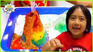 Baking Soda and Vinegar Christmas Tree Science Experiments for kids!