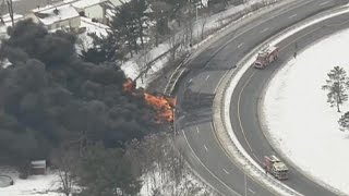 Spectaculaire incendie d'un camion-citerne dans le New Jersey