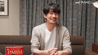 竹野内豊、「人生で一番アイスを食べた日」感想を語る低音ヴォイスが心地いい　パルム新CMインタビュー映像公開