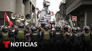 Transportistas peruanos protestan en las calles por la delincuencia | Noticias Telemundo