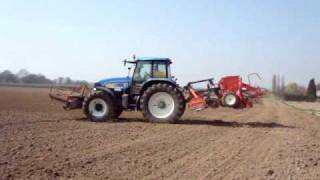 www.tractorfoto.tk- Vlas zaaien met de New Holland TM175+Gaspardo Nina zaaimachine