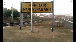 dekho manendragarh railway stasion video chandia chirmiri train alouncement from railway fann