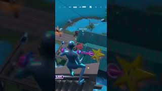 この一緒にやってる人誰かの声に似てません？誰だろなぁ#fortnite