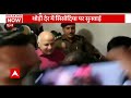 breaking और इस तरह भीड़ के बीच मुस्कुराते हुए कोर्ट पहुंचे manish sisodia देखिए वीडियो