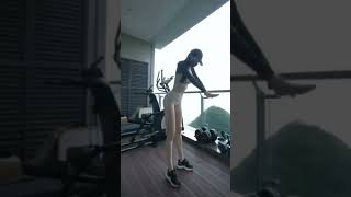 올챙이 스트레칭하는 몸짱녀  #shorts