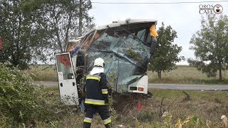 Súlyos buszbaleset - Több mint 30 sérült