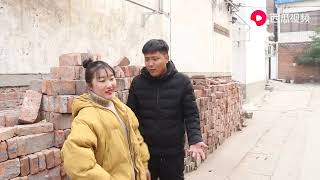 短剧：农村小伙求婚被拒，女友嫌他穷酸没钱，豪车出现女友后悔