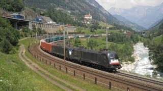 Bahnverkehr in Wassen am 3.7.10 - TXL in der Wattinger Kurve