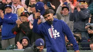 LAD@SF: Romo receives a standing ovation at AT\u0026T Park