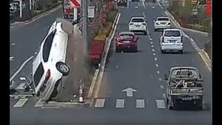 Idiots in Cars | China | 26