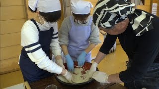 収穫したそばを味わおう　介護学ぶ短大生と地域の高齢者が交流　岡山・新見市