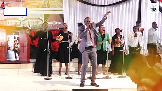 Yesu Unipendaye kwako nakimbilia/Tenzi za Rohoni live zikiimbwa Mito ya Baraka Church