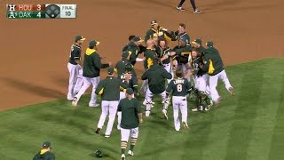 HOU@OAK: Reddick hits walk-off infield single in 10th