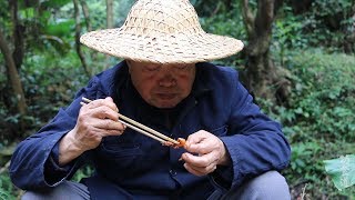 老爷爷石板烤虾配蒜蓉，霸屏的味道，一坛老酒不醉不归