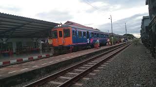 ขบวนรถท้องถิ่นที่427นครราชสีมา-อุบลราชธานีกำลังเข้าจอดสถานีบุรีรัมย์ครับ5ธ.ค.65