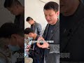 翡翠成品手镯：有瑕疵的翡翠手镯可以这样设计修改，既美观又有特色，小姐姐上手这个手镯很好看