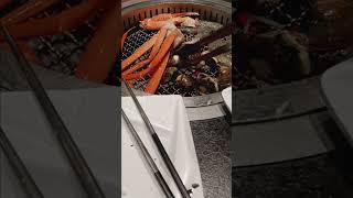 【萌萌好吃好玩】高雄，延香炭食，松葉蟹腳，鮑魚，蝦子，蛤蜊，魷魚，排骨冬瓜湯，茶碗蒸，肉燥飯，奶茶，炸雞翅，炒飯，松阪豬，五花肉，壽司，石斑魚，糖醋排骨，淡菜九孔，燒賣，小籠湯包，餃子，養樂多，蛋糕