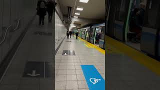 942.MONTREAL METRO🟢🟠🟡 Azur MPM-10 in action at Berri-UQAM |Trạm trung chuyển:Friday,03.22.2024