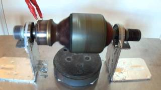 experiment test rotor moter met magneet en 12 volt dc stroom op het anker
