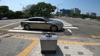 STPC Delivery Robot in Action 2 (traffic light detection)