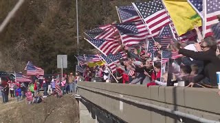 Hundreds show support as trucker convoy rolls through Missouri