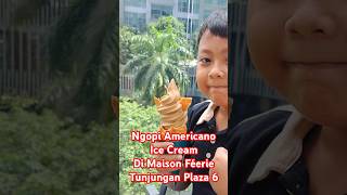 Nikmatnya nyruput kopi americano di balkon Tunjungan Plaza 6 Surabaya.