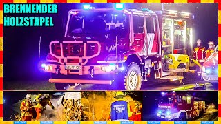 🚒 Zetros TLF beim Brand 🔥 Feuerwehr Filderstadt löscht brennenden Holzstapel  🚒 Brandstiftung